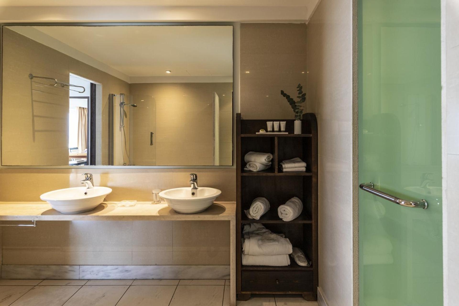 Louis Apostolata Island Rezort 5*