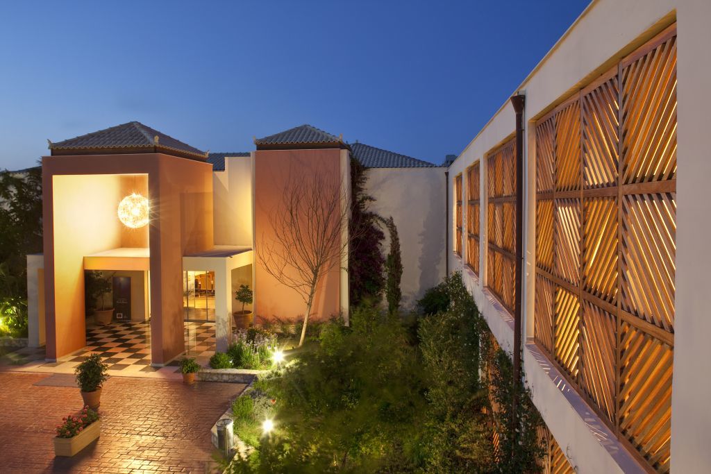 Resort Louis Apostolata Island